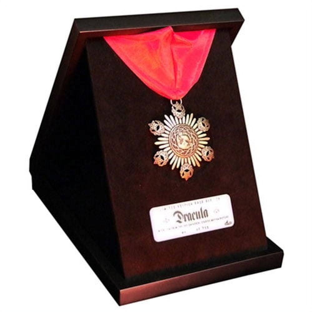 Action Figure - Universal Monsters - Dracula Medallion Limited Edition Prop Replica