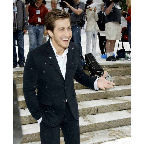 Actor Jake Gyllenhaal Arrives At The Premiere Of The Day After Tomorrow At The American Museum Of Natural History, New York, Ny, May 24, 2004 Celebrity (8 x 10)