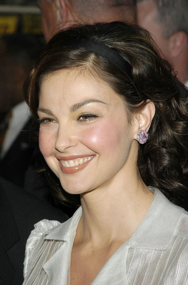Actress Ashley Judd At The Ny Premiere Of De-Lovely Canvas Art - (16 x 20)