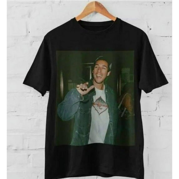 Adam Sandler The Eras Tour T-Shirt, In My Adam Sandler Era 2" Pullover Hoodie For Sale By Capisedo - Foto 11