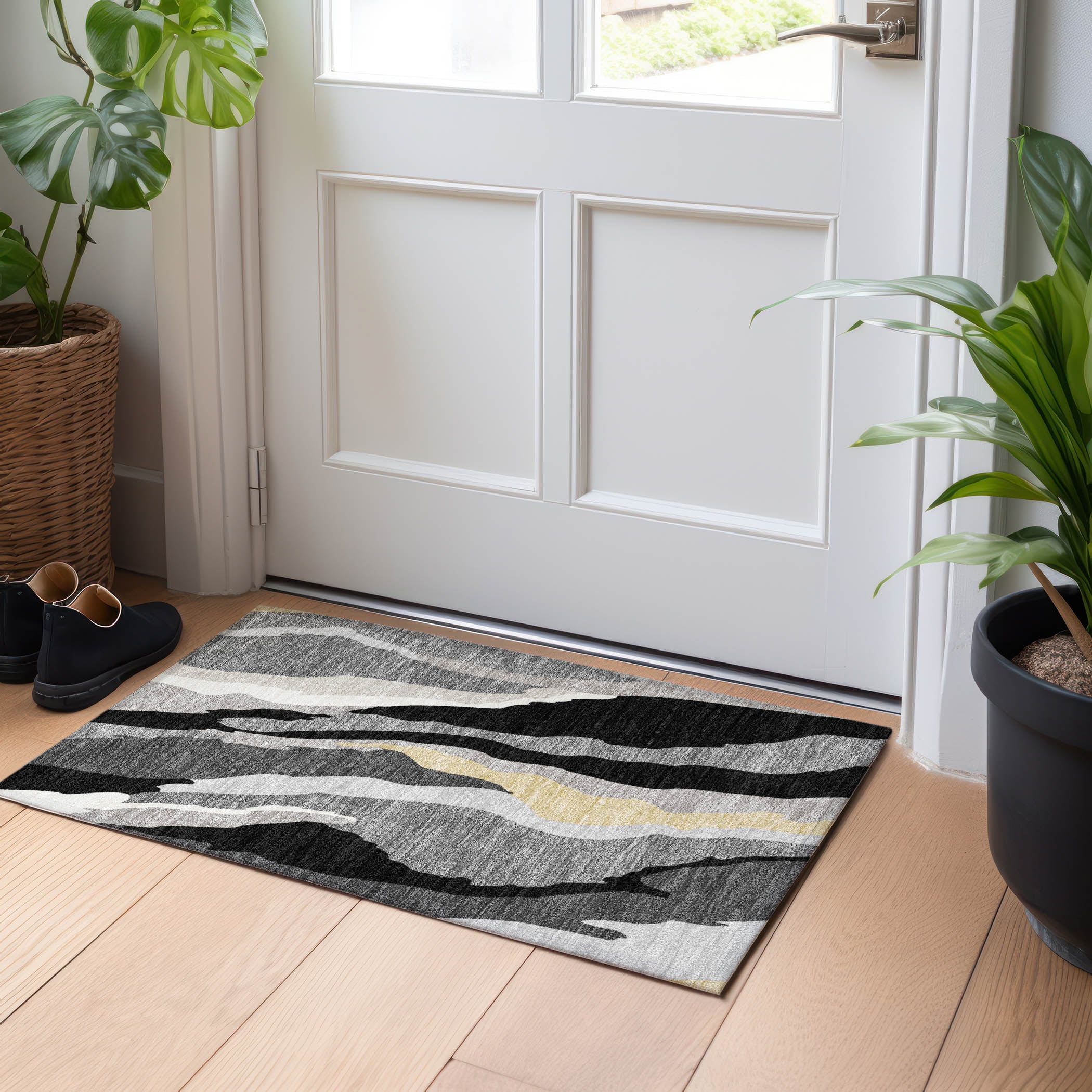 Black and Gray Washable Synthetic Indoor/Outdoor Rug