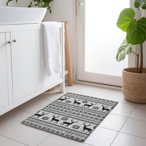 Addison Rugs Chantille Indoor/Outdoor Transitional Holiday Silver Machine Washable Rectangle Rug, 1'8" x 2'6"