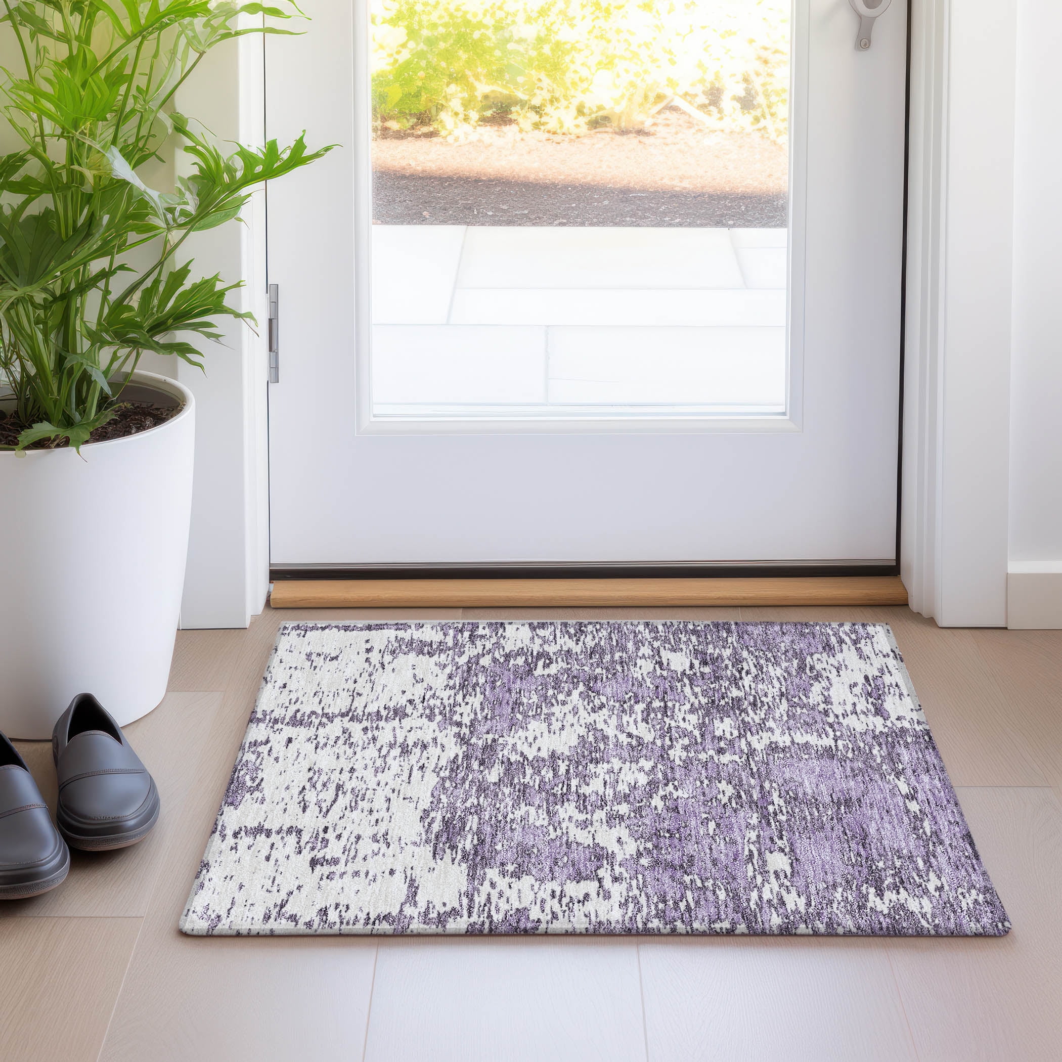 Lavender and White Abstract Machine-Washable Indoor/Outdoor Rug