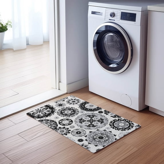 Addison Rugs Chantille Indoor/Outdoor Transitional Kaleidoscope Black Washable Rectangle Rug, 1'8" x 2'6"