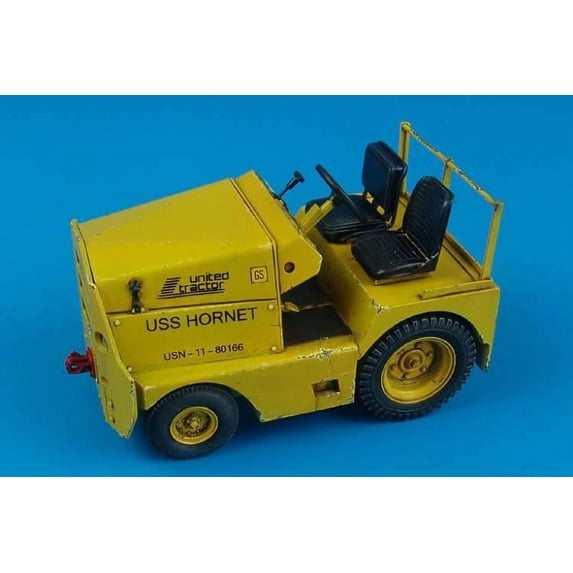 AeroBonus 1:32 United Tractor GC 340 SM 340 Tow Tractor US NAVY- Resin #320035