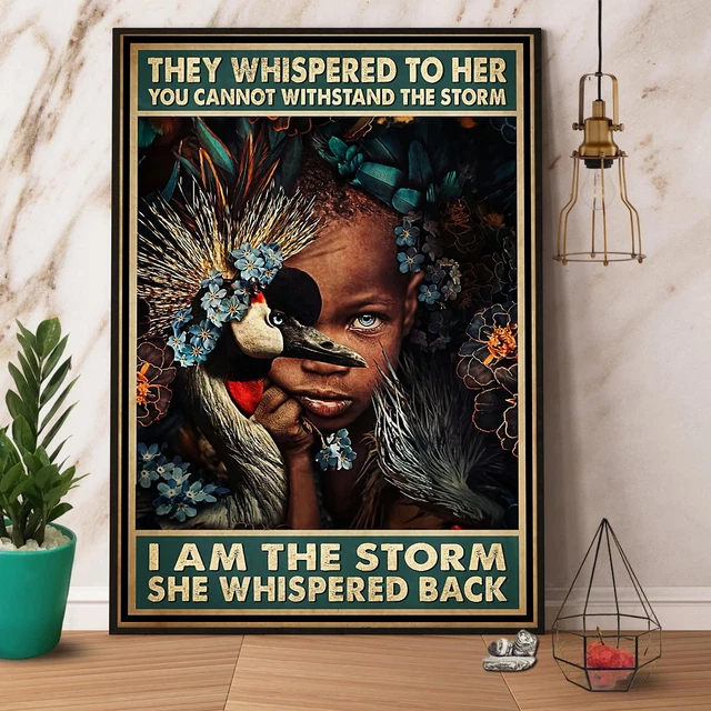 Poster decorativo da parete con scritta in lingua inglese They Whispered To Her You Cannot Withstand The Storm I Am The Storm She Whispered Back, regalo divertente, 20,3 x 30,5 cm