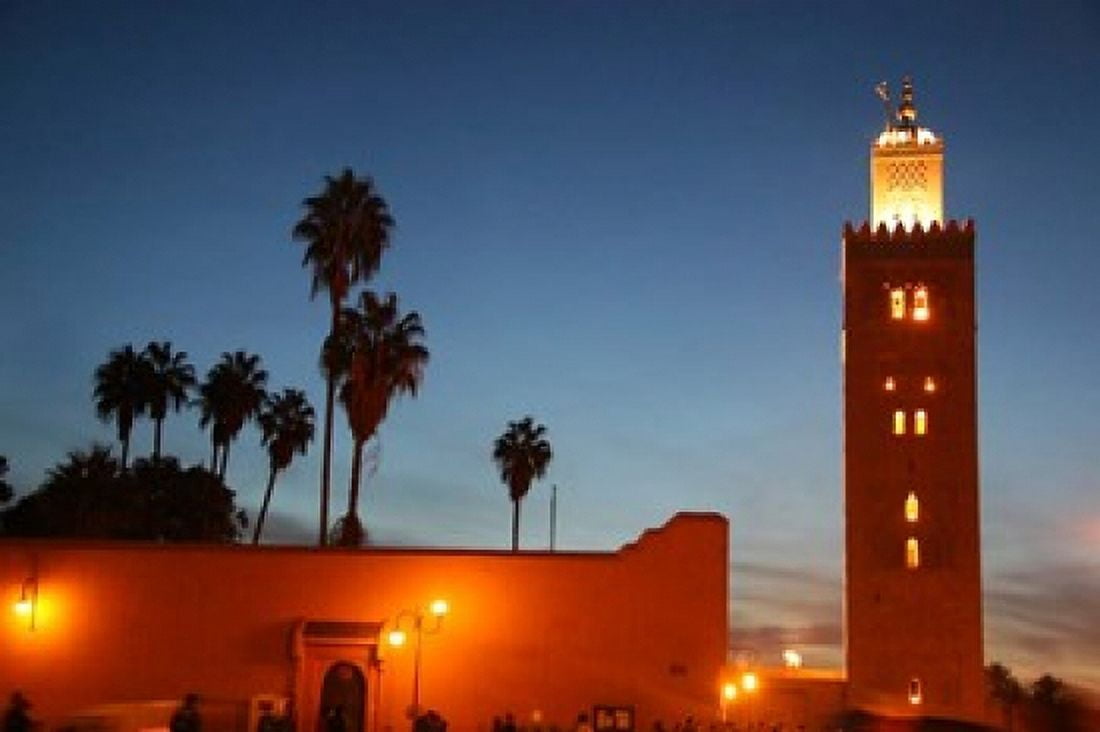 Africa Morocco Marrakesh Koutoubia minaret Canvas Art - Kymri Wilt DanitaDelimont (34 x 23)