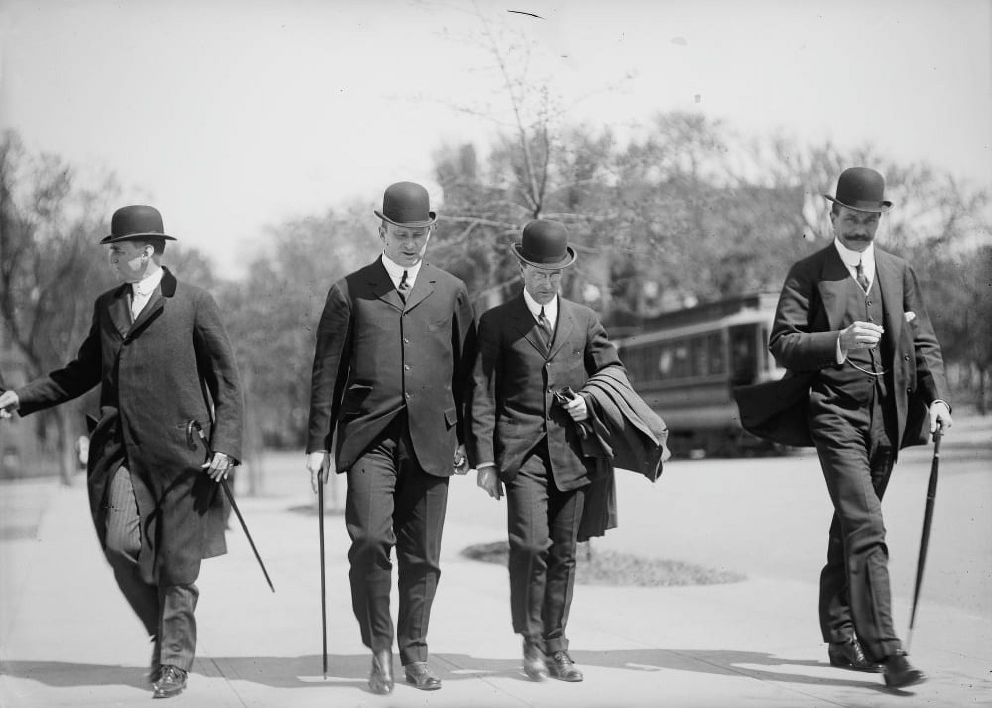 After Senate hearing 1912 Bruce Ismay far right Canvas Art - George G Bain (18 x 24)