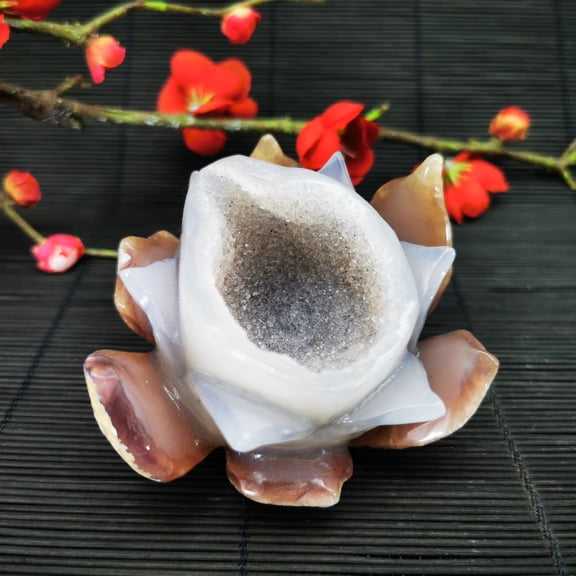 Agate geode lotus Natural Healing Crystal Reiki home decoration 0.329kg