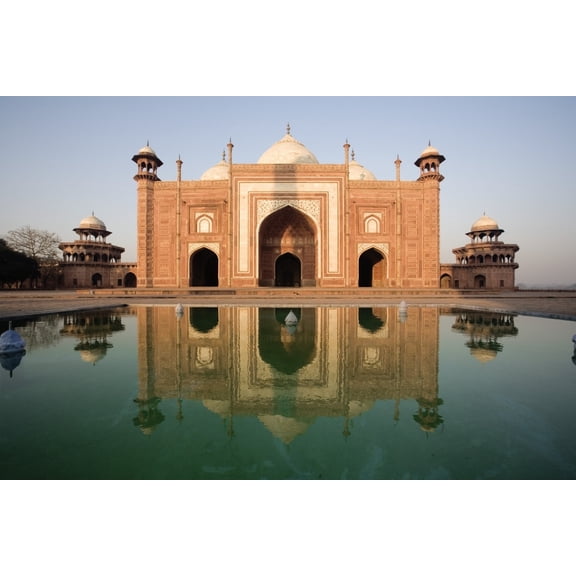 Agra India Exterior Of The Taj Mahal Canvas Art - David DuChemin  Design Pics (19 x 12)