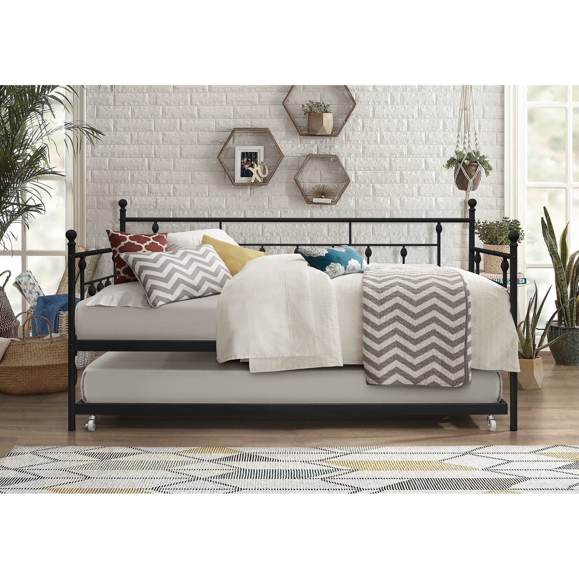 Home Design Aine Twin Metal Daybed with Pull-Out Trundle, Victorian-Style Frame, Rounded Finials, Durable Support, Stylish and Functional for Bedroom or Guest Room, Black
