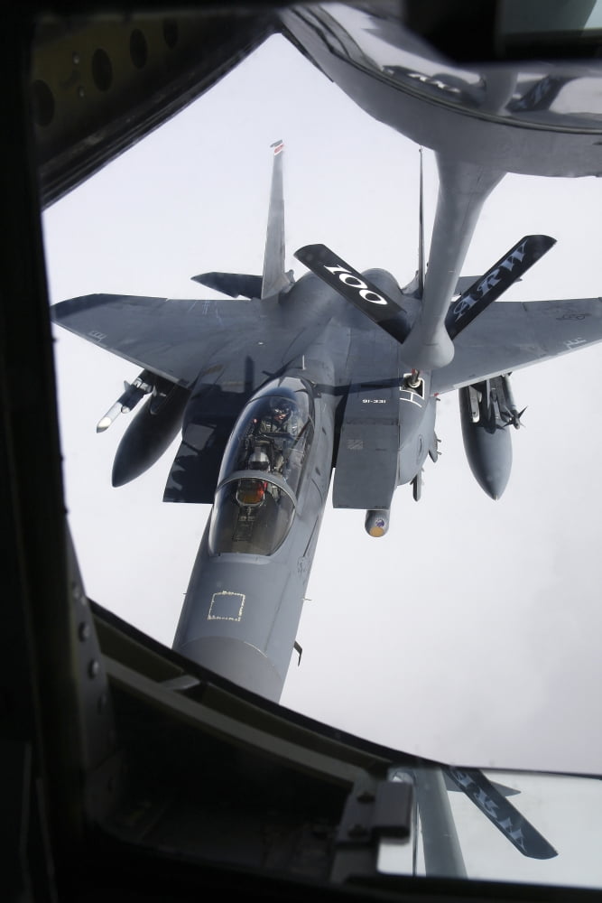 Air refueling a F-15E Strike Eagle of the US Air Force Canvas Art - Daniel KarlssonStocktrek Images (12 x 18)