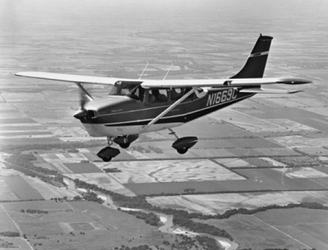 Airplane in flight Canvas Art - (18 x 24)