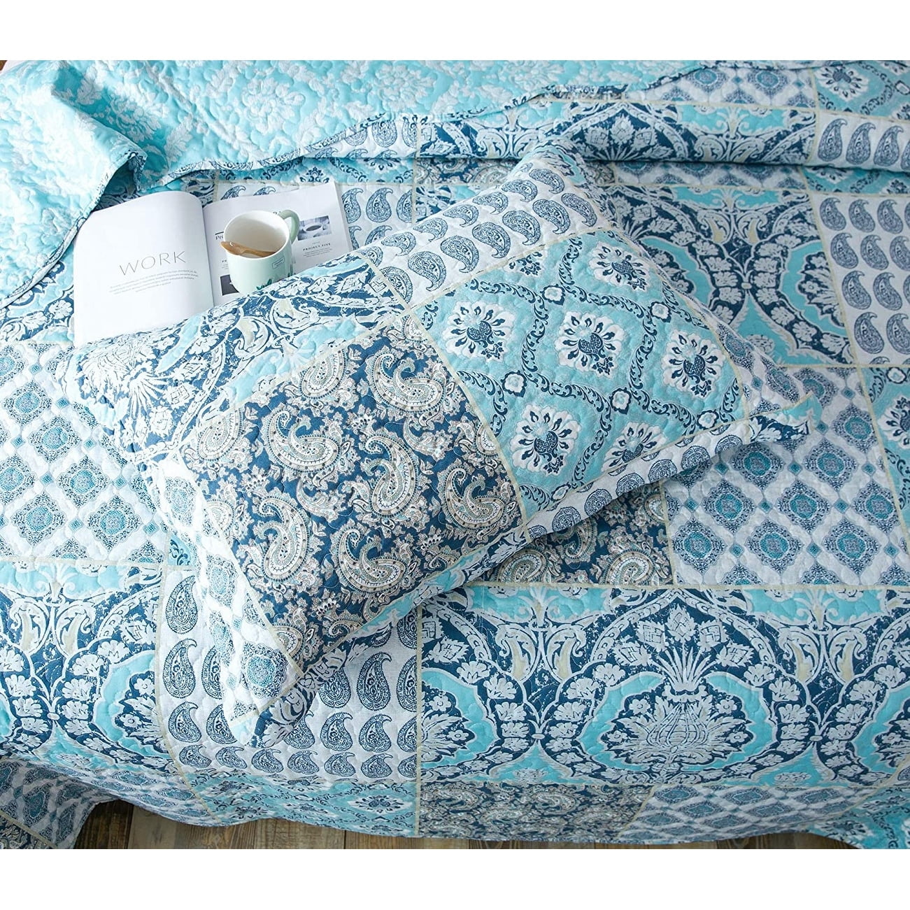 Light Blue Paisley Twin Quilt Set with Pillow Shams