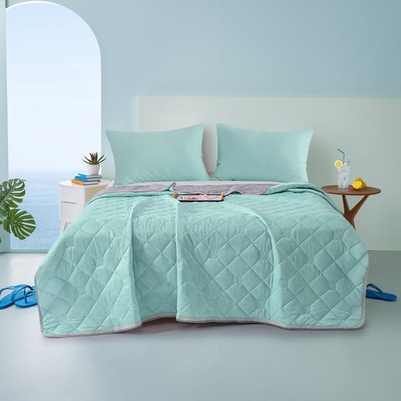 Aisbo Small Twin Quilt for Hot Sleepers, Lightweight Reversible Bed Blanket, Soft Light Green and Gray Bedspread Coverlet All Season with Cooling Blanket