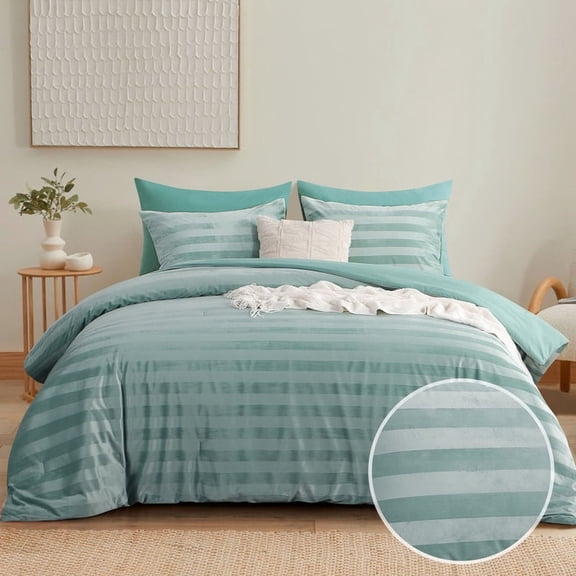 Aisbo Fluffy King Comforter Set - Light Green Fleece Soft Comforter for King Size Bed, Luxury Warm Bedding Set for Winter, Fuzzy Bed Set 3 Pieces (1 Comforter, 2 Pillowcases)