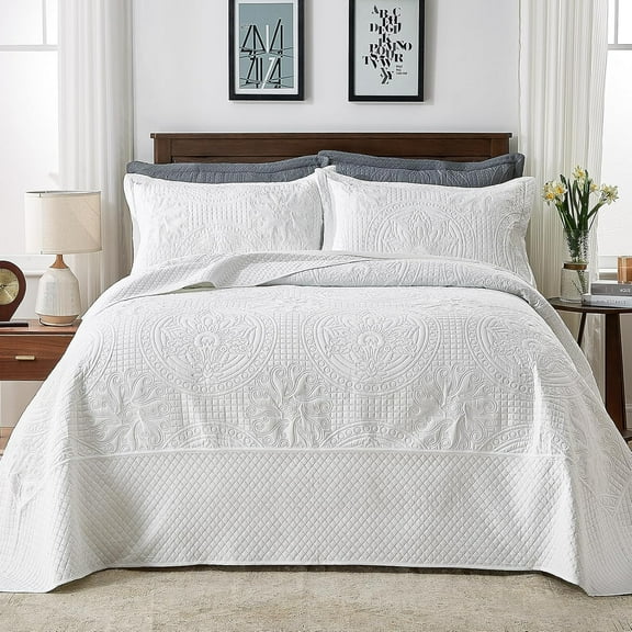 Alaska King Bedspread 132x 120, Oversized King Bedspread Extra Wide, 3 Piece Soft Microfiber Lightweight Oversized King Quilts Bedding Set, Vintage Persian Pattern, with Pillow Shams, White