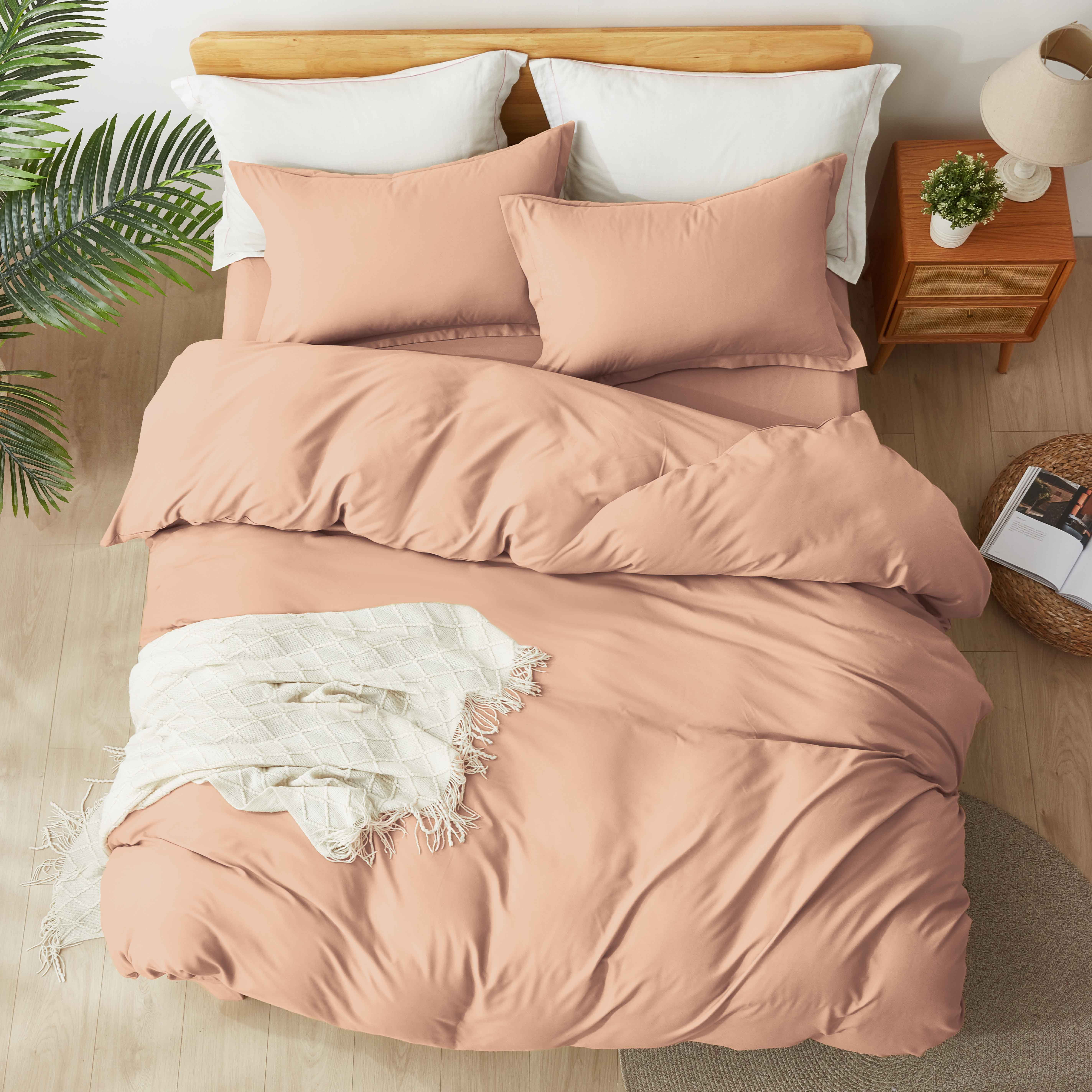 Alazuria Duvet Cover Set Soft Prewashed Microfiber with zipper and 4 corner ties Pink color King size ( 104" x 90" )