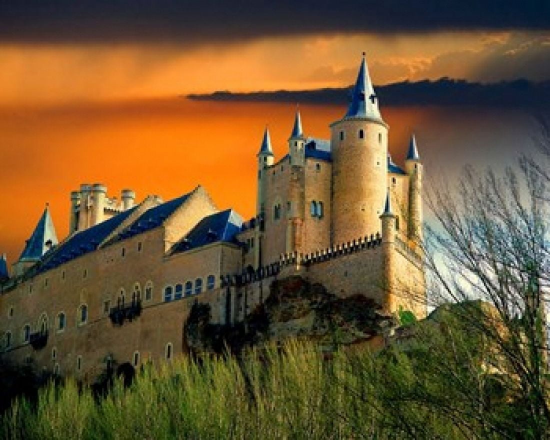 Alcazar castle at sunset Segovia Spain Canvas Art - Jaynes Gallery DanitaDelimont (28 x 23)