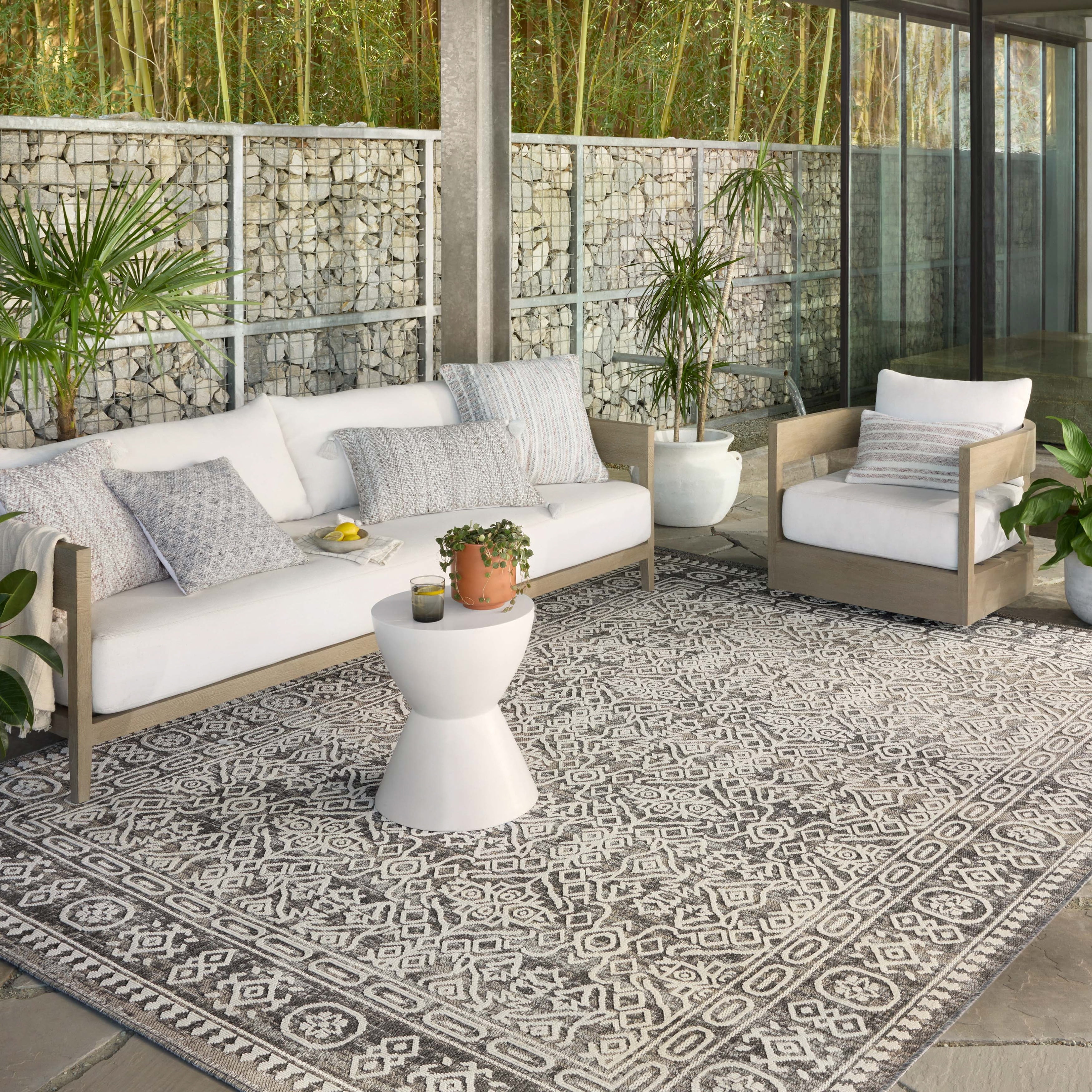Outdoor Carpet: Affordable Solutions with Indoor-Outdoor Rugs