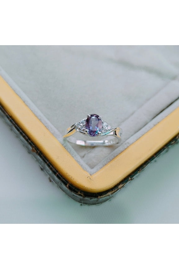 Alexandrite Ring, 925 Sterling Silver Ring, lab created alexandrite ring, Color Change Stone Ring, Oval Cut Alexandrite, twisted wire band