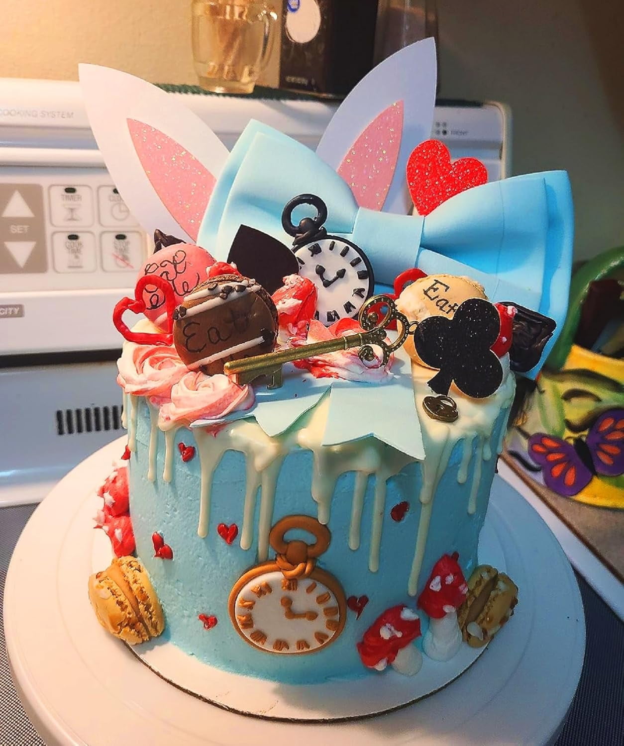 Alice in Wonderland Cake Decorating Set - A Dreamy Fairy Tale Themed Accessory Combo for Creative Baking at Birthday Parties