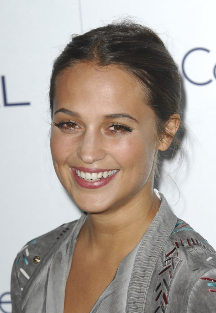 Alicia Vikander At Arrivals For 2015 Elle Women In Hollywood Awards Canvas Art - (16 x 20)