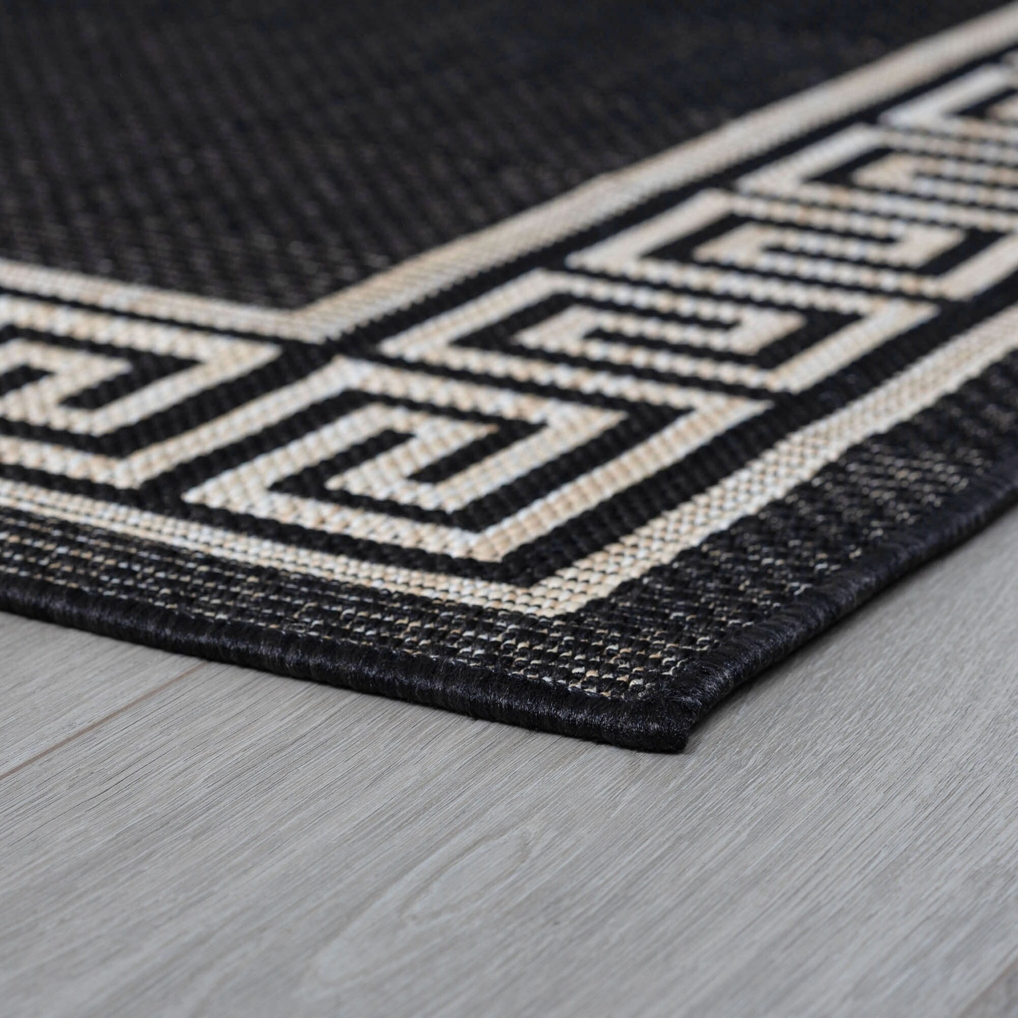 Alise Rugs Exo Coastal Border Indoor/Outdoor Area Rug Black/Cream 5'3