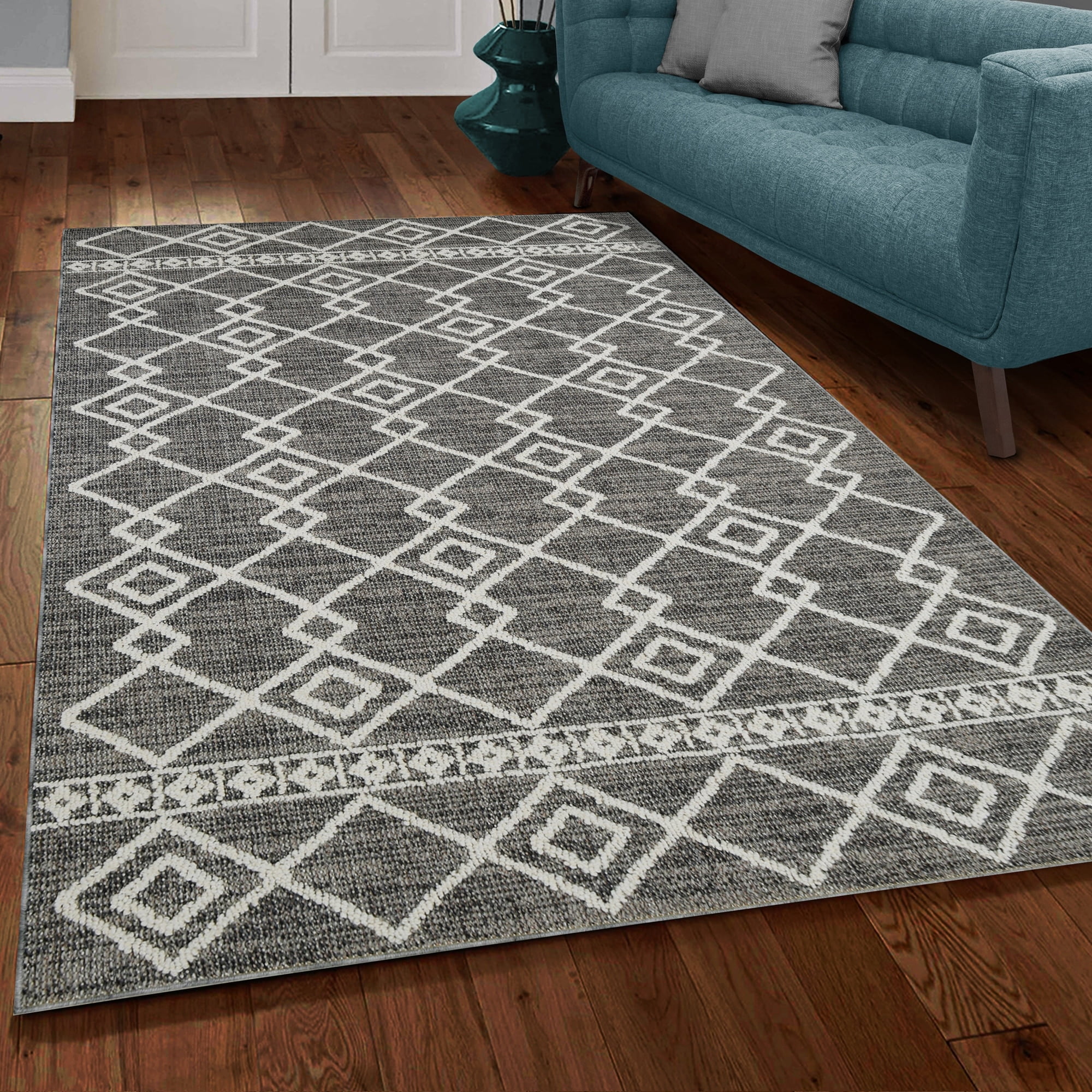 Gray Geometric Pattern 5' x 7' Stain-Resistant Synthetic Rug