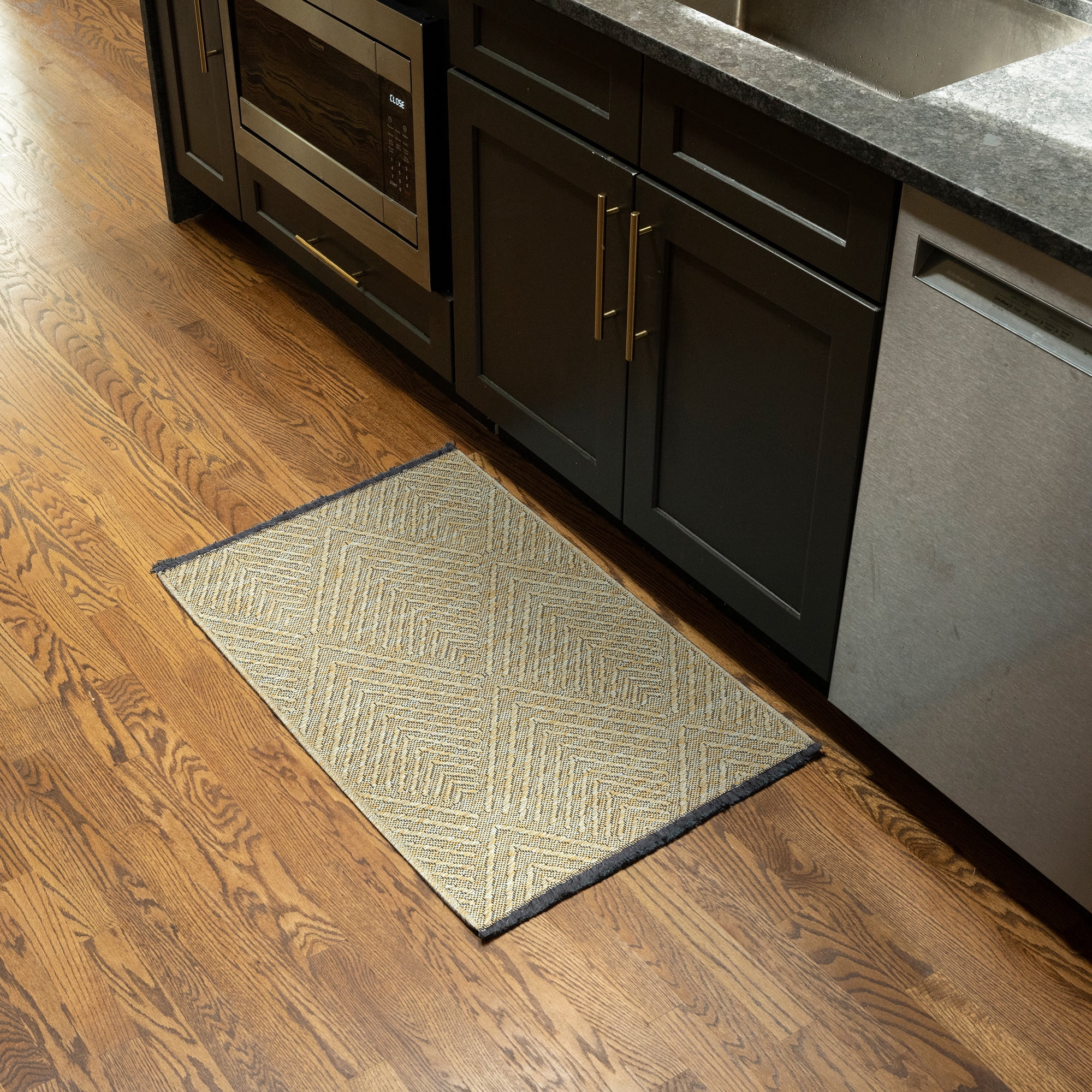 Alma Transitional 2' x 3' Green and Sage Green, Machine Washable Polyester & Cotton Indoor Area Rug