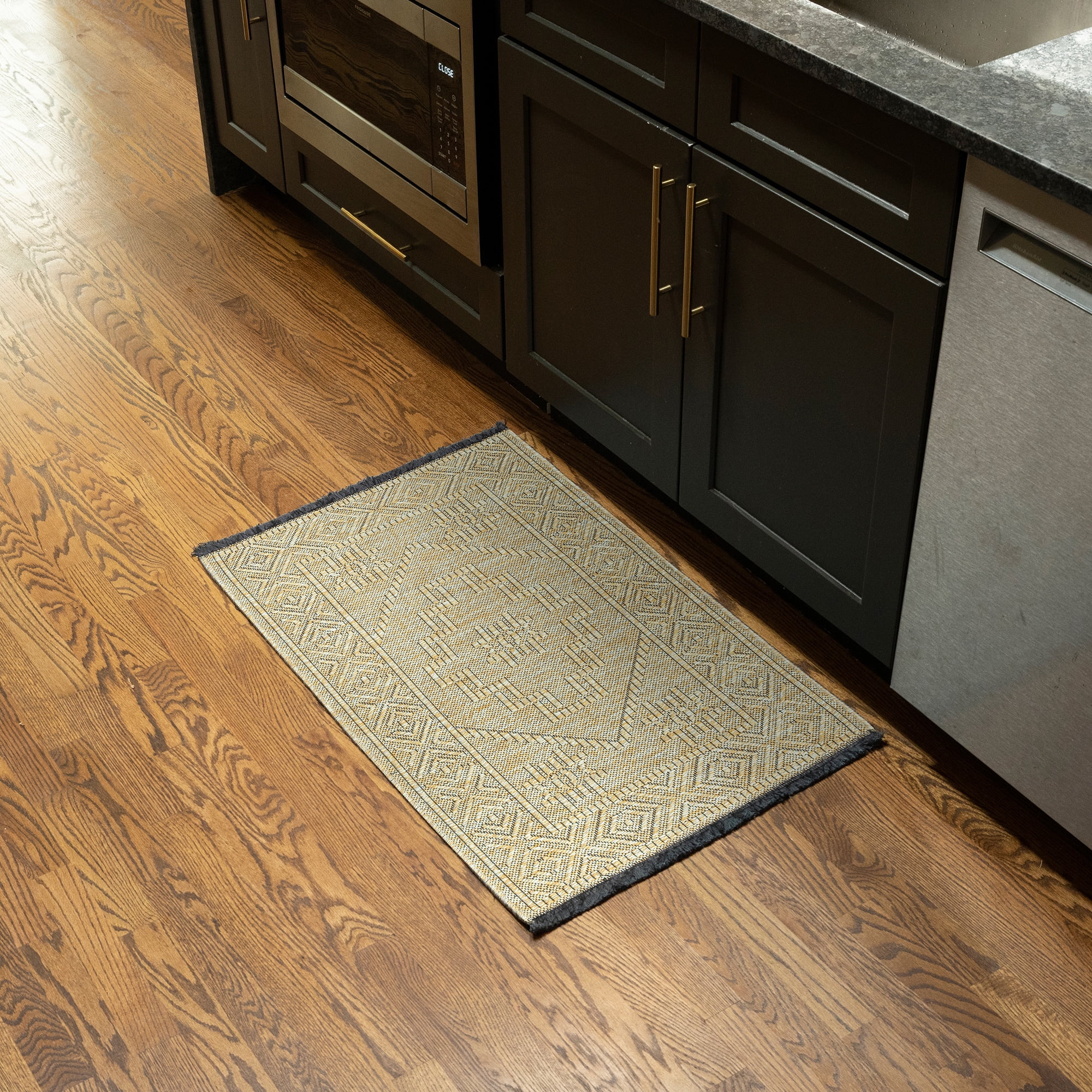 Alma Transitional 2' x 3' Green and Sage Green, Machine Washable Polyester & Cotton Indoor Area Rug