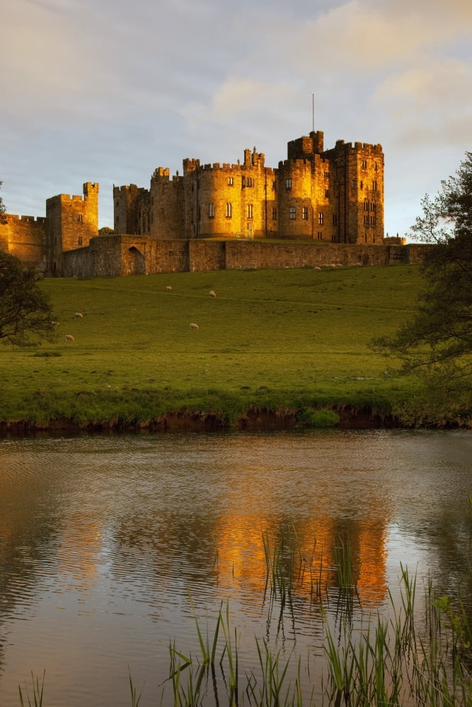 Alnwick Castle Alnwick Northumberland England Canvas Art - John Short Design Pics (12 x 19)