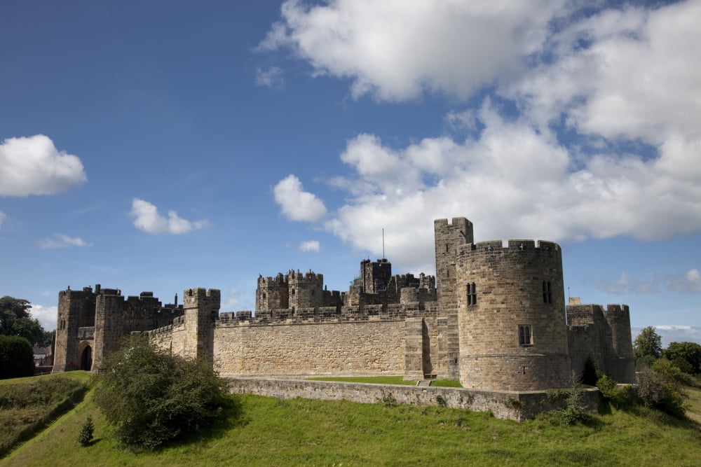 Alnwick Castle Northumberland England Canvas Art - John Short Design Pics (18 x 12)