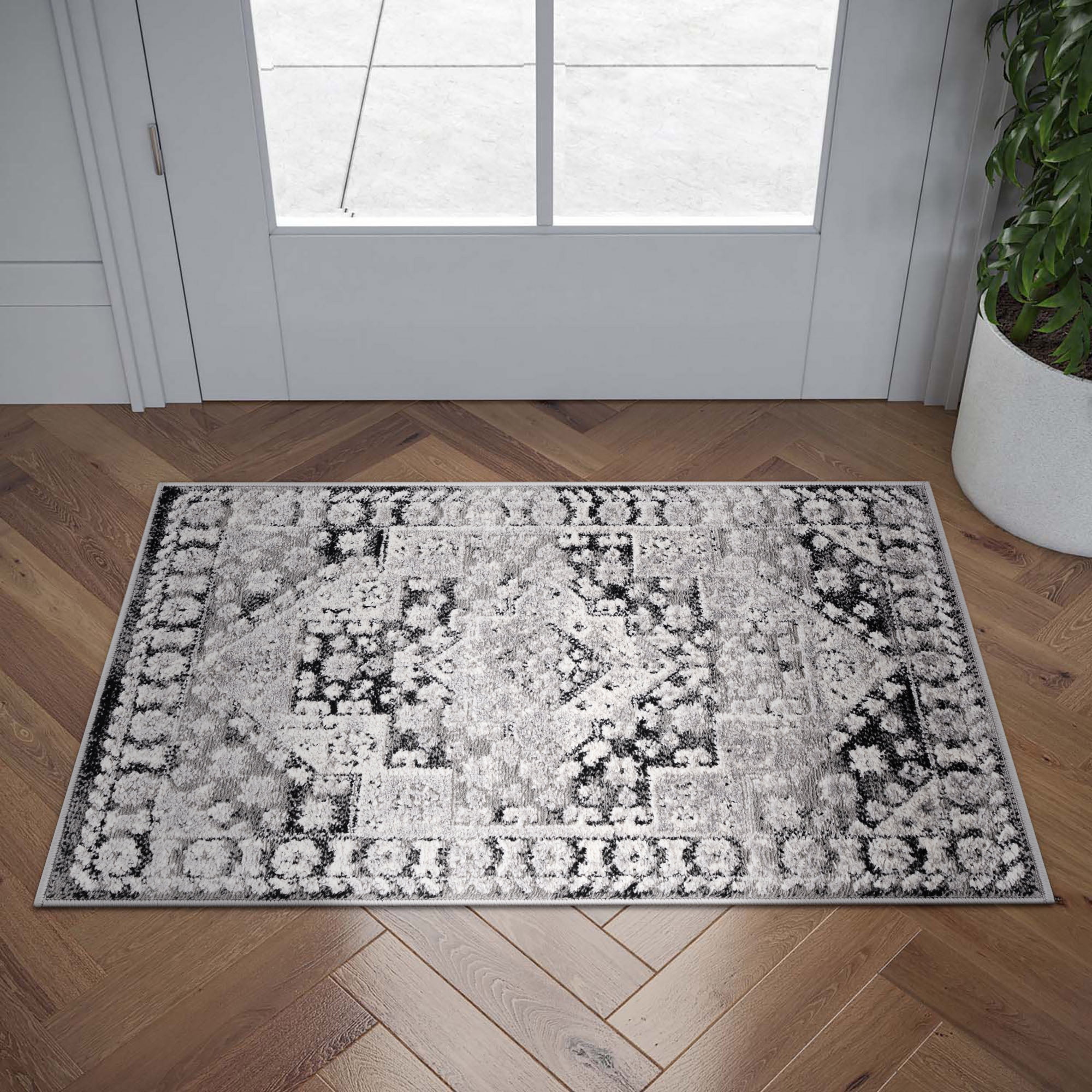 Alpha Transitional 2' x 3' Black and Gray Polyester Indoor Area Rug