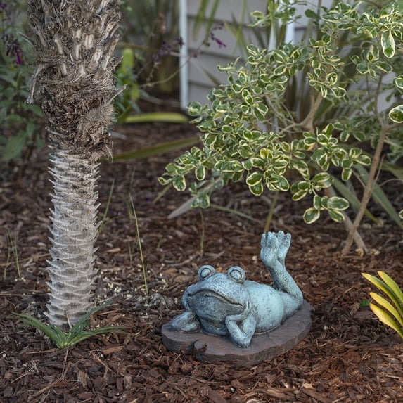 Alpine Corporation Frog Laying Down on a Leaf Statue, 9 Inch Tall
