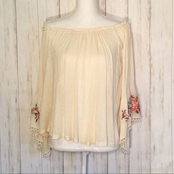 Altar’d State Women M Top Blouse Shirt Cream Off Shoulder Embroidered Of White NEW with tags