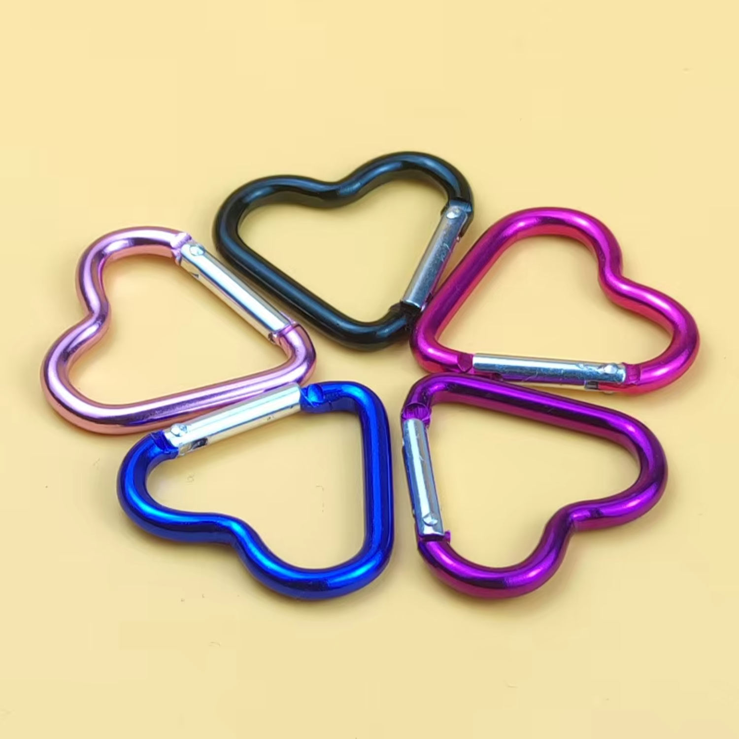 Aluminum Heartshaped Outdoor Keyring Hook Handy Carabiner Clip for