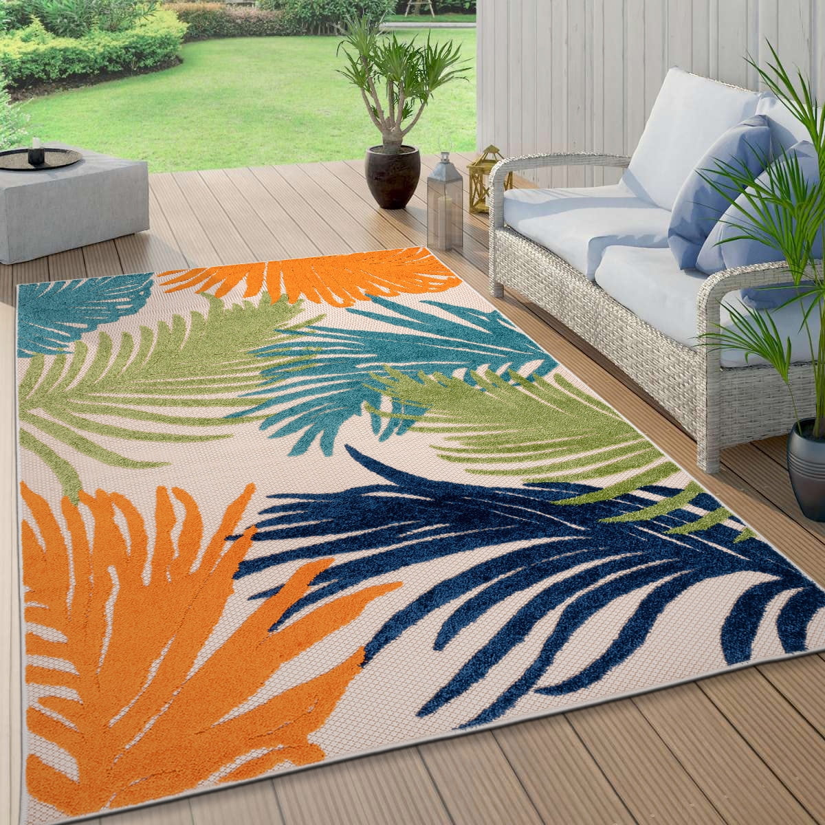 Tropical Floral Multi-Color Synthetic Indoor/Outdoor 5' x 7' Area Rug
