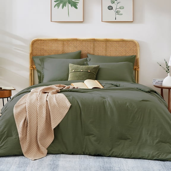 Amberspace Prewashed fabric 7-piece Bed in a Bag Comforter Set with Sheets,Olive Green,Queen
