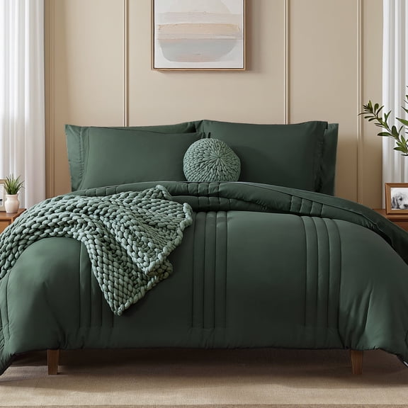 Amberspace 7-piece Bed in a Bag Comforter Set with Sheets,Dark Green,Queen