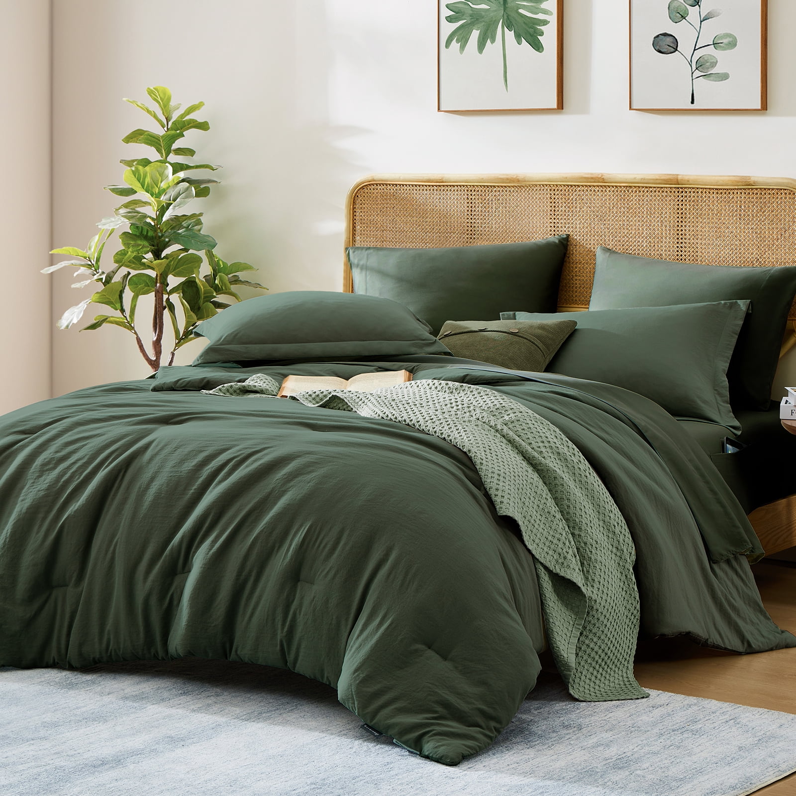 Amberspace Prewashed fabric 7-piece Bed in a Bag Comforter Set with Sheets,Dark green,Queen