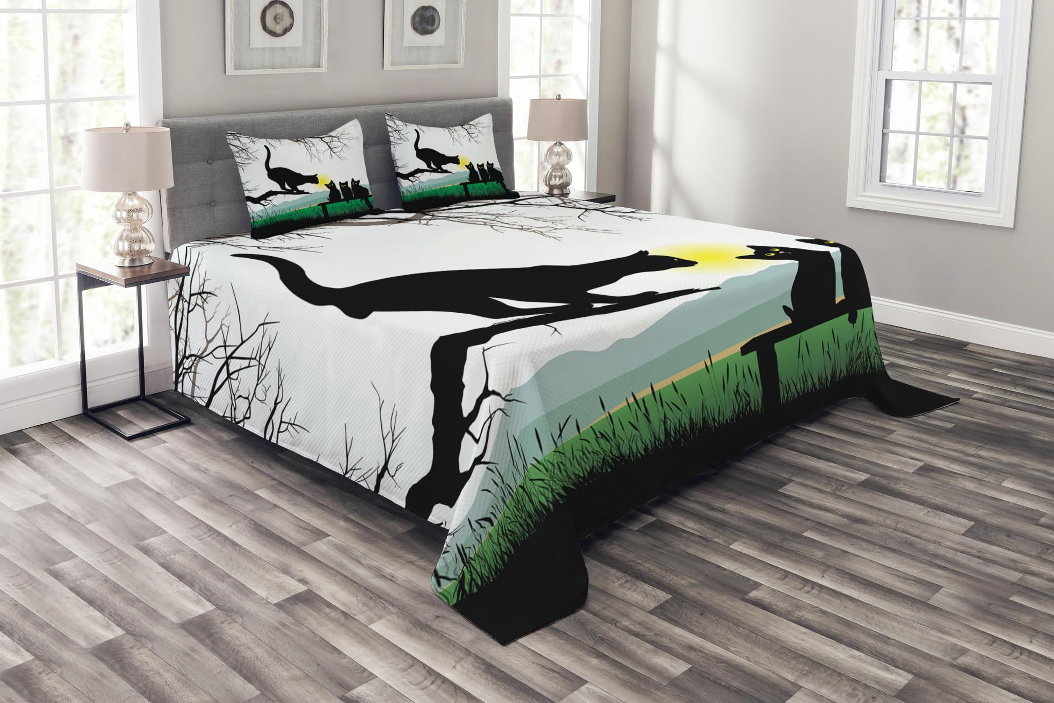 Queen White Quilted Bedspread Set with Cat Design