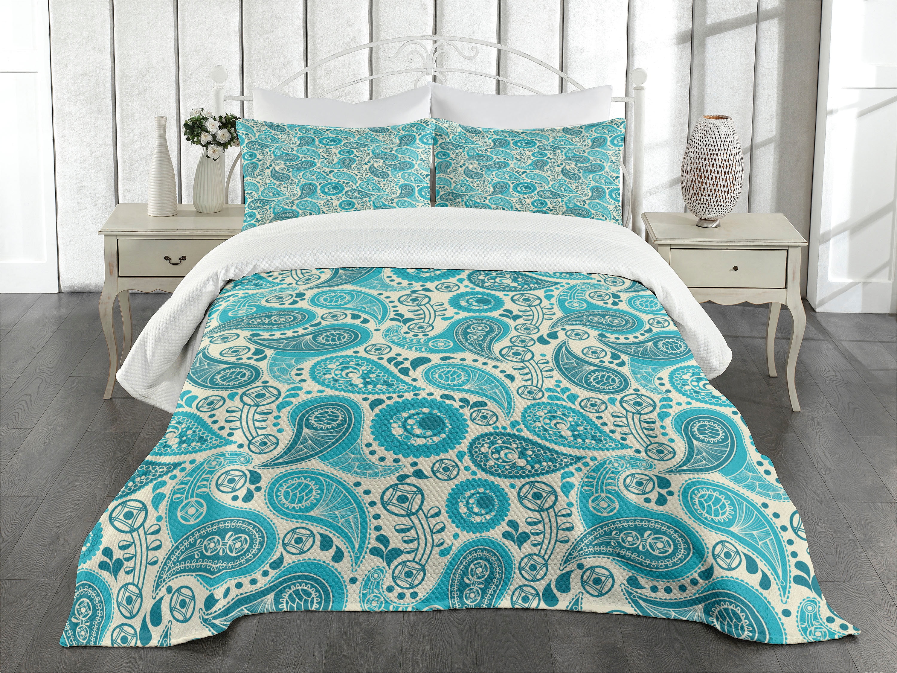 King White and Aqua Quilted Bedspread Set with Shams