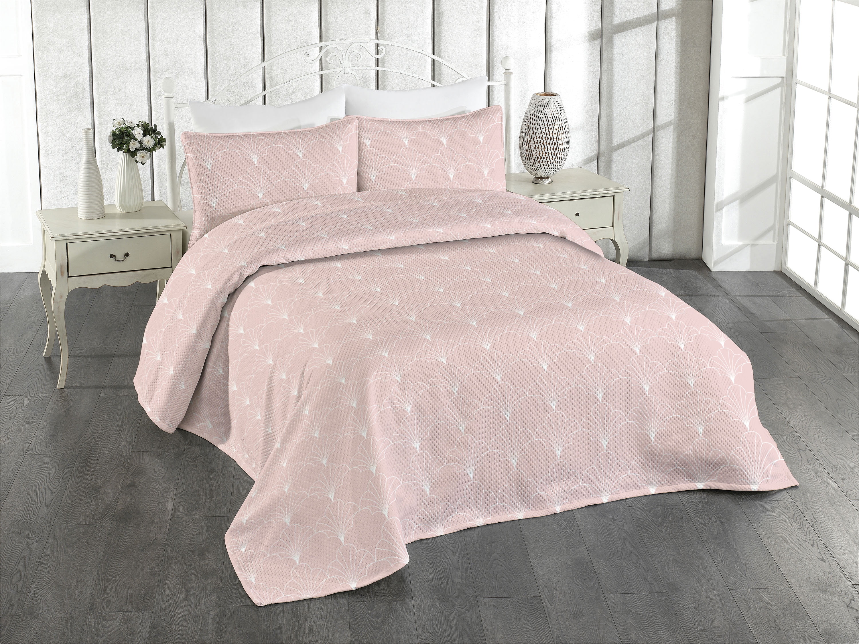 Queen Size Blush and White Polyester Bedspread Set