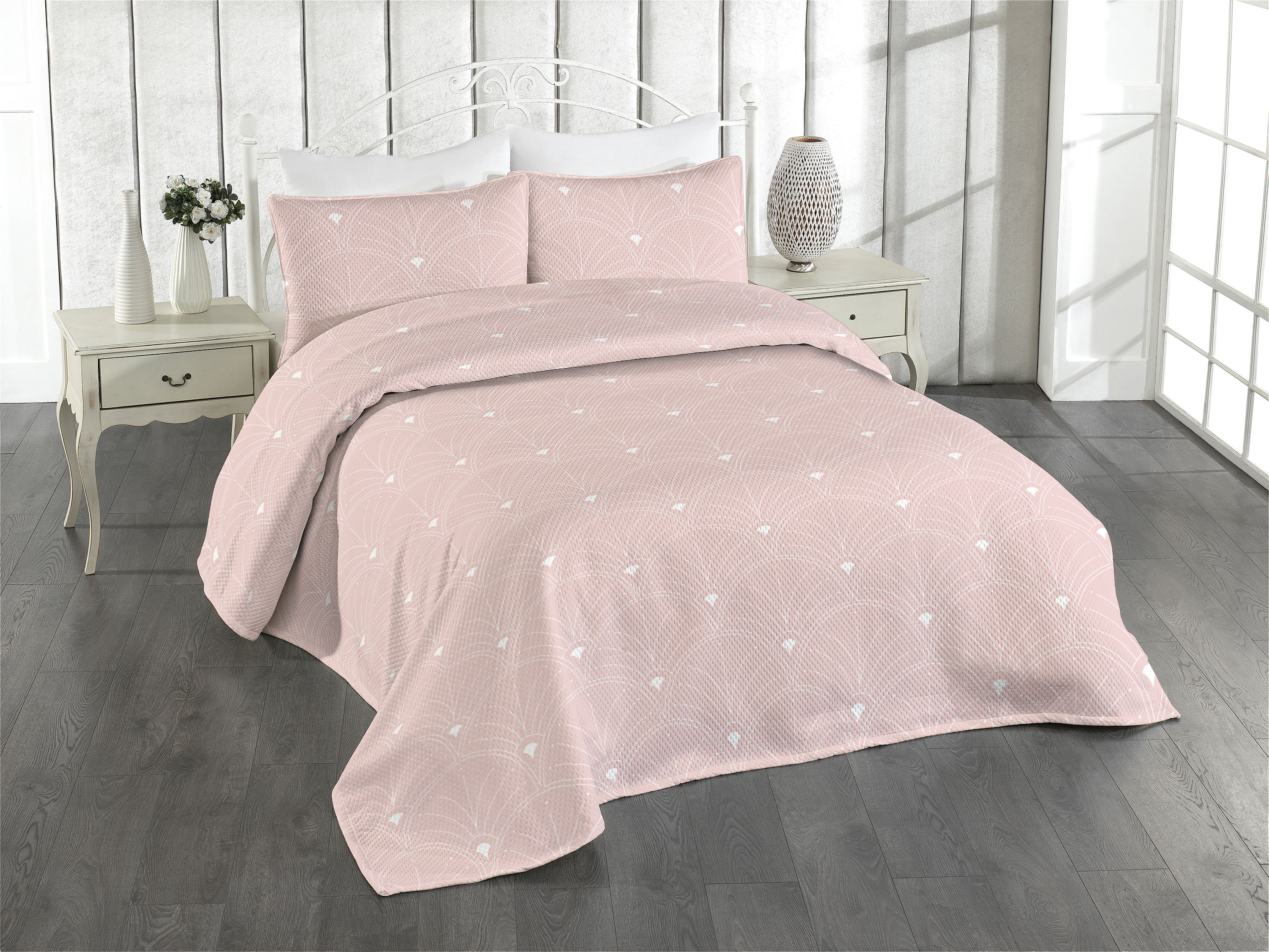 Queen Size Blush and White Polyester Bedspread Set