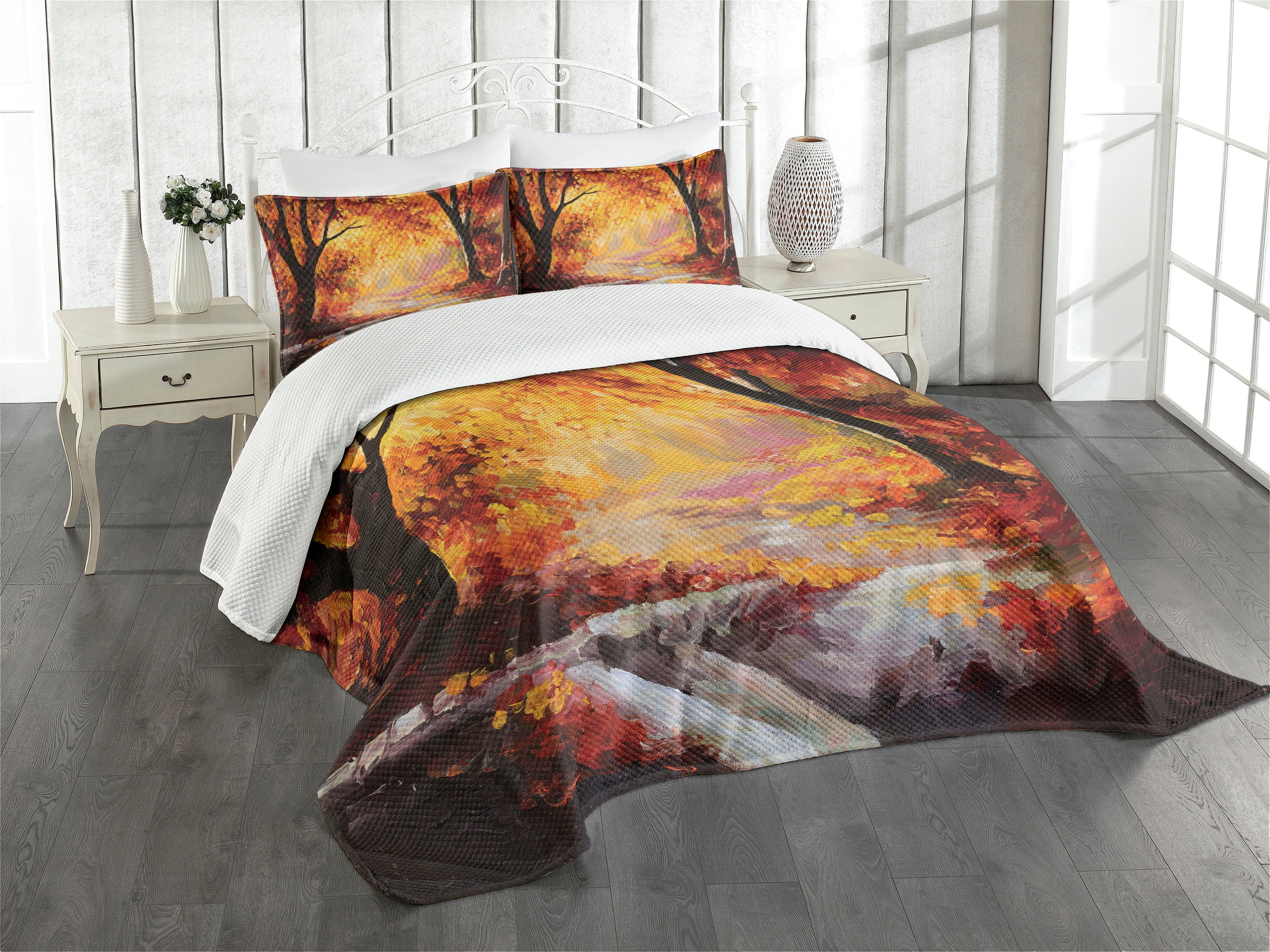 Autumn Forest Queen Quilted Bedspread Set in White