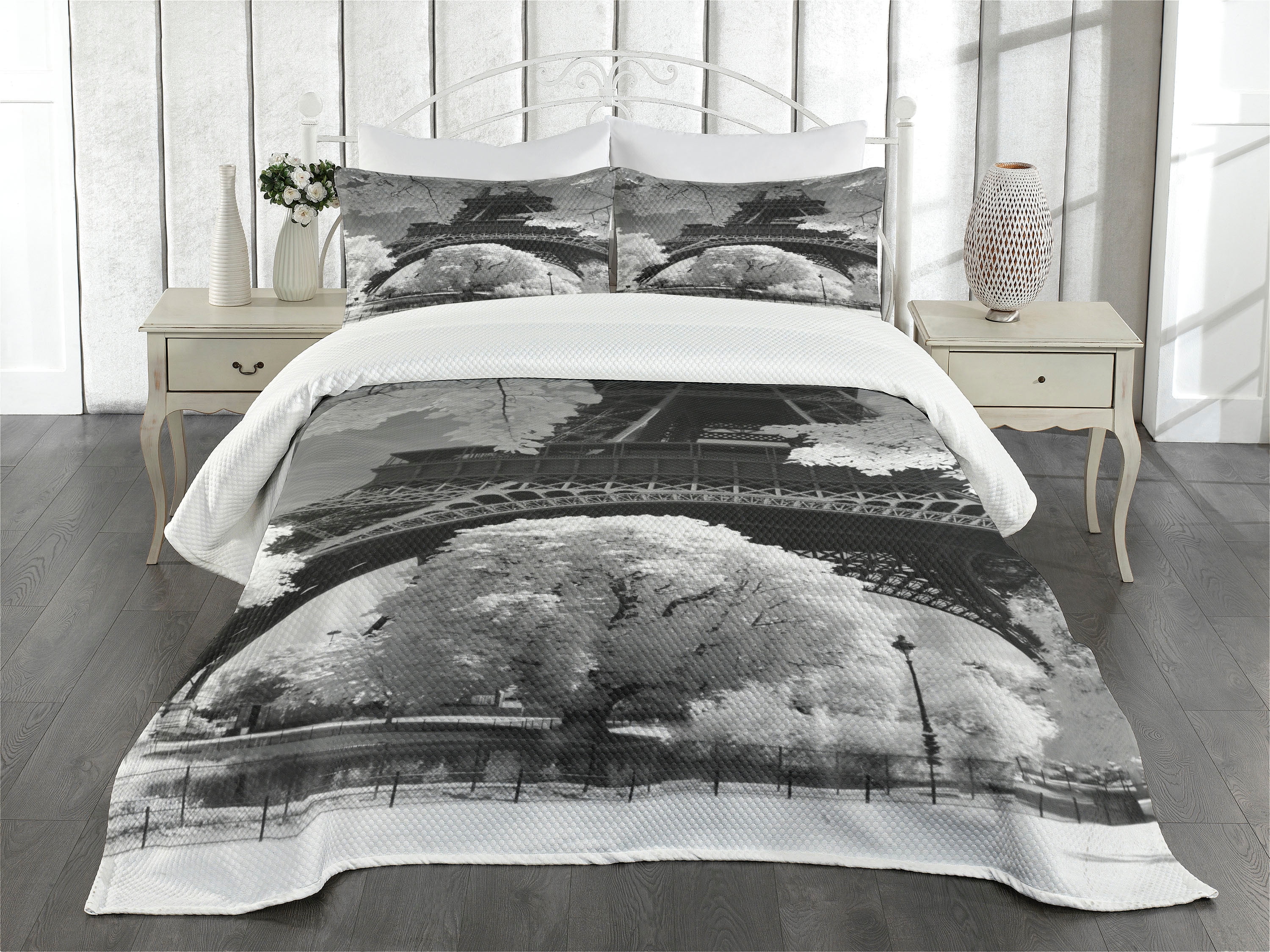 White and Black Eiffel Tower Queen Bedspread Set