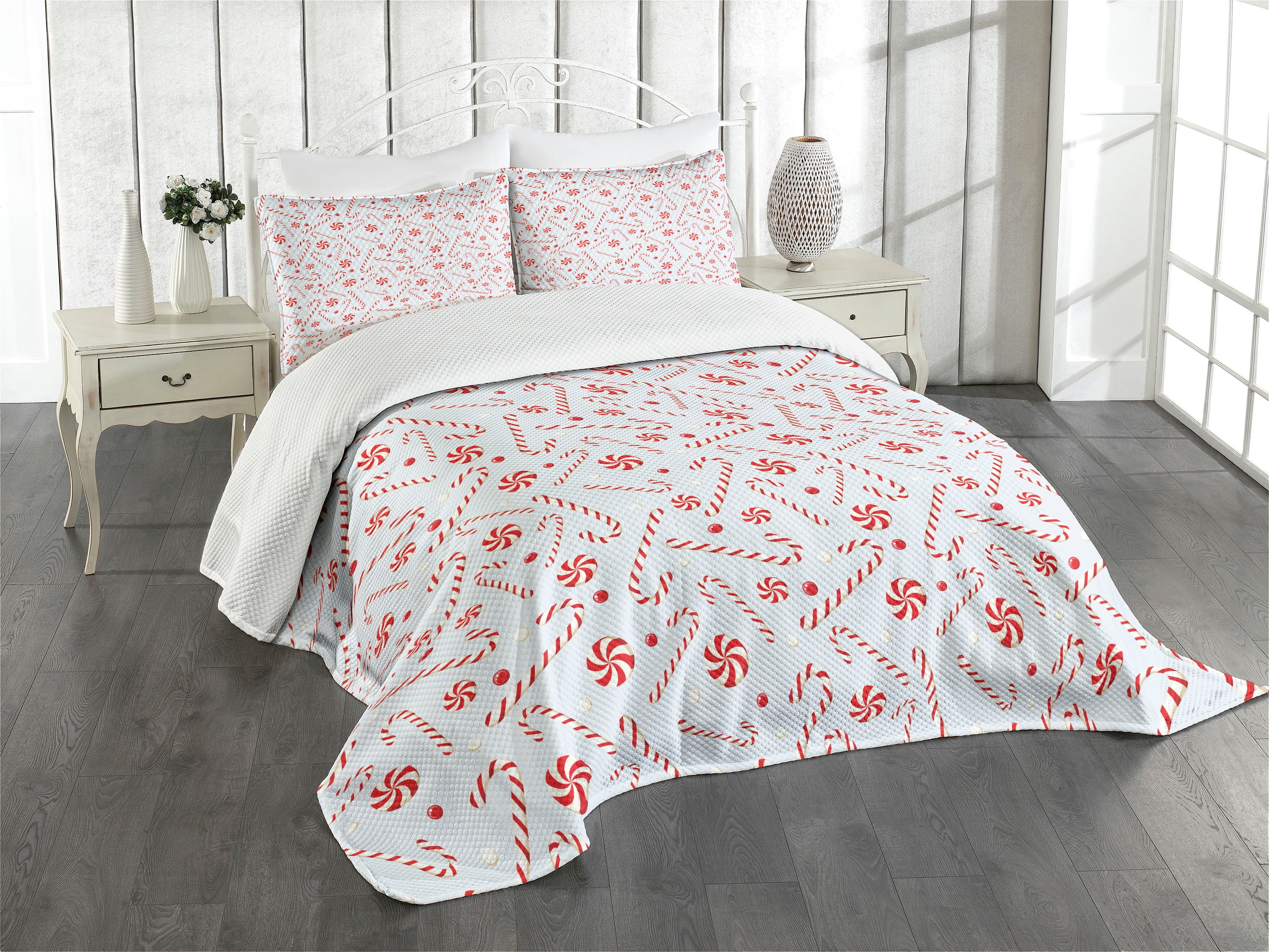 King White Quilted Bedspread Set with Candy Cane Design