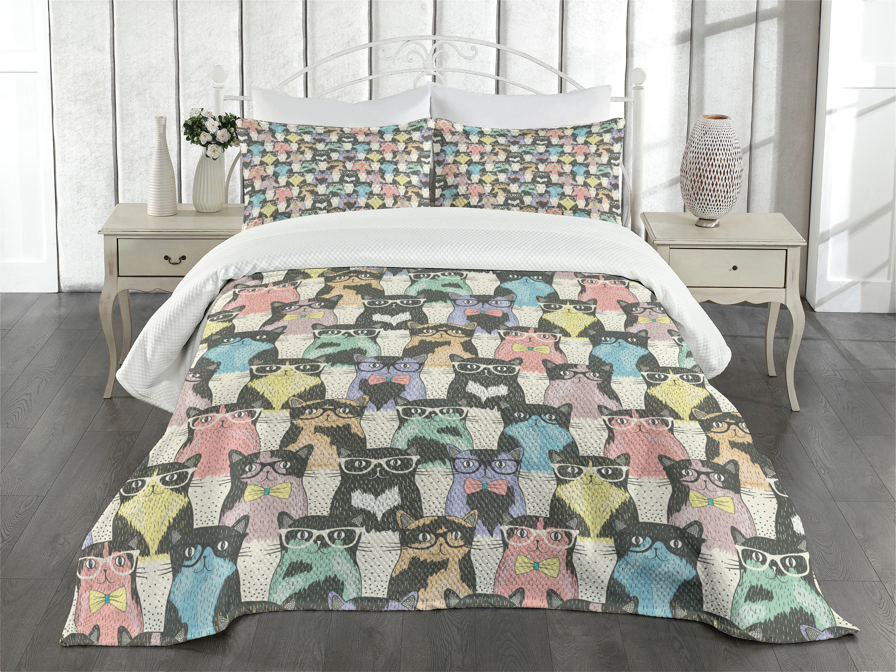 King Size White Quilted Cat Print Bedspread Set