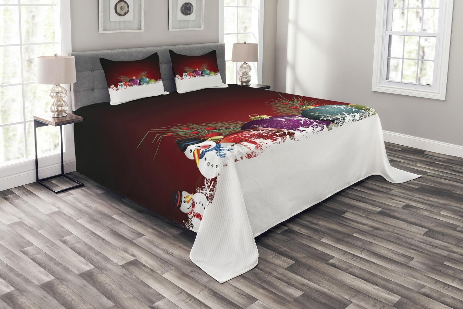 White Quilted Queen Bedspread Set with Festive Design